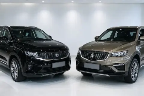Dua pilihan model pada harga RM106,800: Proton X70 Executive berbanding dengan X90 Lite dari segi jumlah tempat duduk dan ruang but